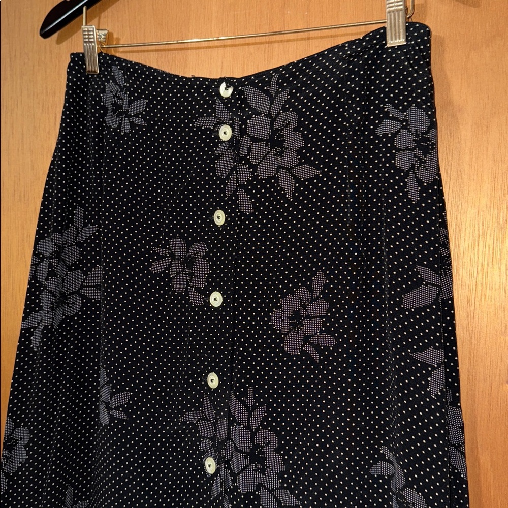 •LIZ CLAIBORNE•BLACK & GRAY FLORAL & MICRO POLKADOT MIDI SKIRT SIZE 10 PETITE - Picture 6 of 8